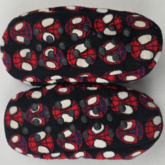 Spider-Man Themed Robe and Slippers Set Size 4T And Size 9-11 Slippers - Picture 5 of 6